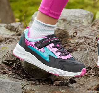 Sneakers f2239c86 f29c 444f 8678 de72bf2f4a46